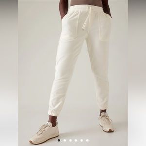 Athleta Farralon Joggers Cream sz 4